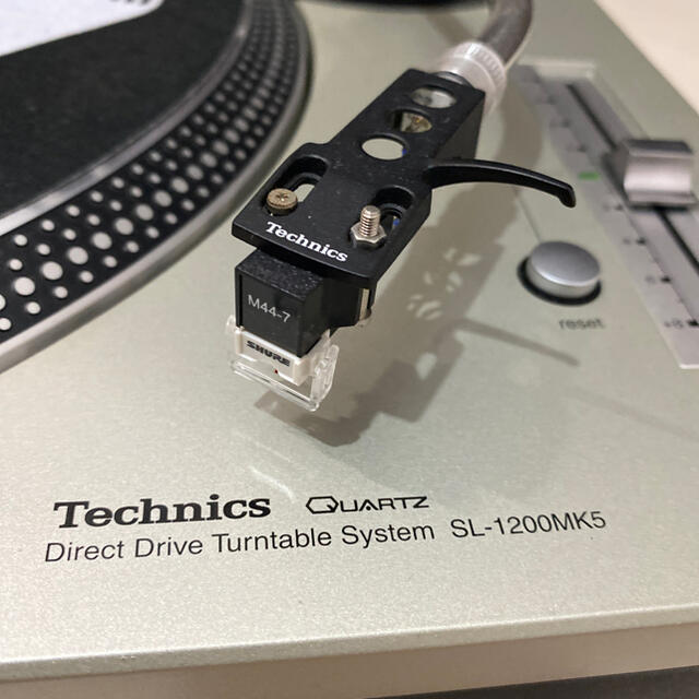 Panasonic(パナソニック)のTechnics テクニクス ターンテーブル　SL-1200MK5 楽器のDJ機器(ターンテーブル)の商品写真