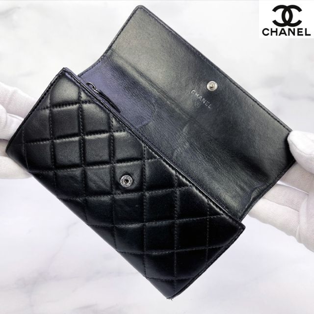 CHANEL(シャネル)の268　超美品　CHANEL　シャネル　ラムスキンマトラッセ　フラップ長財布　黒 レディースのファッション小物(財布)の商品写真