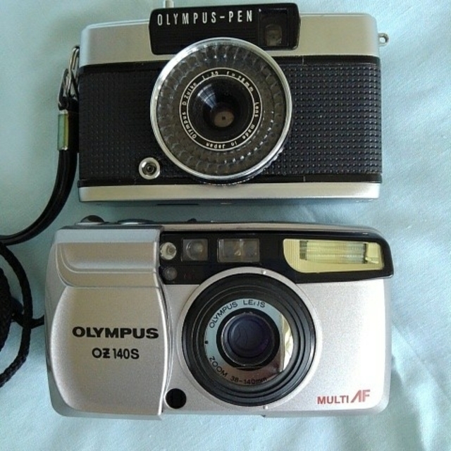 OLYMPUS(オリンパス)のオリンパス　フィルム　カメラ　2機 スマホ/家電/カメラのカメラ(フィルムカメラ)の商品写真