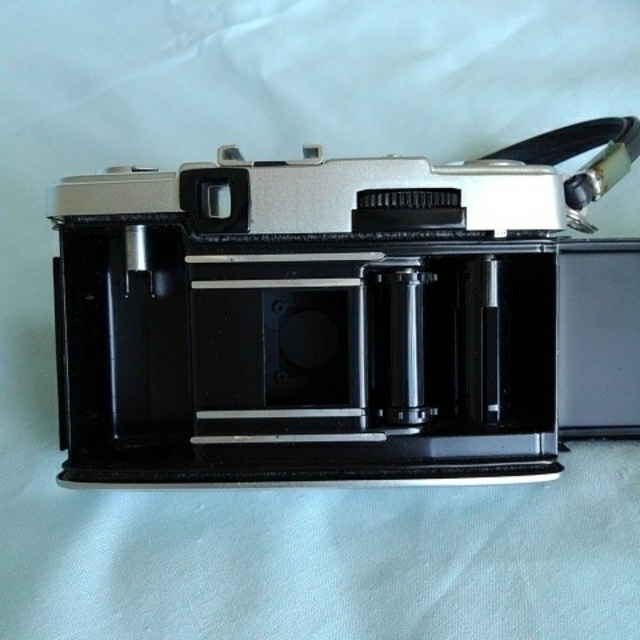 OLYMPUS(オリンパス)のオリンパス　フィルム　カメラ　2機 スマホ/家電/カメラのカメラ(フィルムカメラ)の商品写真