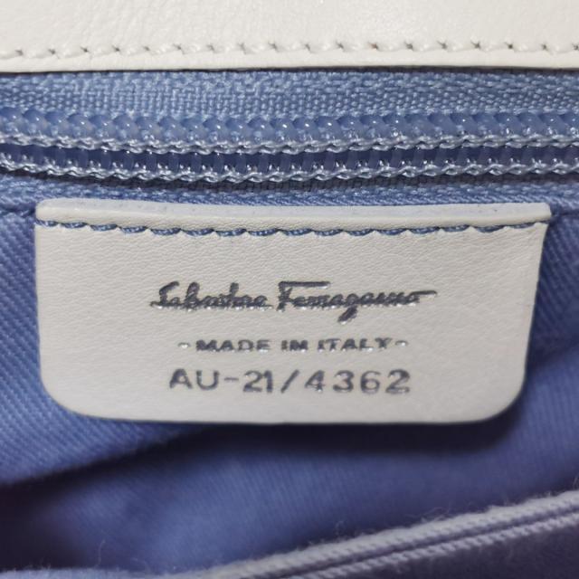 Salvatore Ferragamo(サルヴァトーレフェラガモ)のサルバトーレフェラガモ ショルダーバッグ レディースのバッグ(ショルダーバッグ)の商品写真