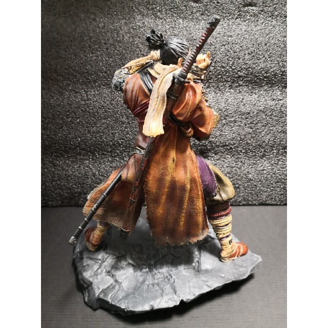 正規品・新品 SEKIRO 隻狼 フィギュア スタチュー 狼