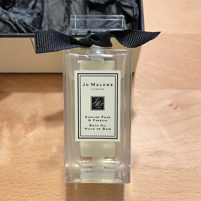 Jo Malone(ジョーマローン)の【新品未使用】Jo MALONE バスオイル(イングリッシュペアー&フリージア) コスメ/美容のボディケア(入浴剤/バスソルト)の商品写真