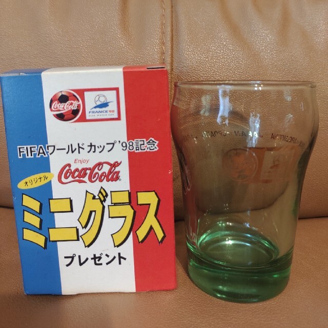 コカ・コーラ(コカコーラ)のFIFAワールドカップ98　ミニグラス　コカコーラ スポーツ/アウトドアのサッカー/フットサル(記念品/関連グッズ)の商品写真