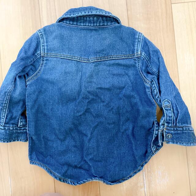 babyGAP(ベビーギャップ)のbabyGap デニムシャツ　長袖 キッズ/ベビー/マタニティのベビー服(~85cm)(シャツ/カットソー)の商品写真