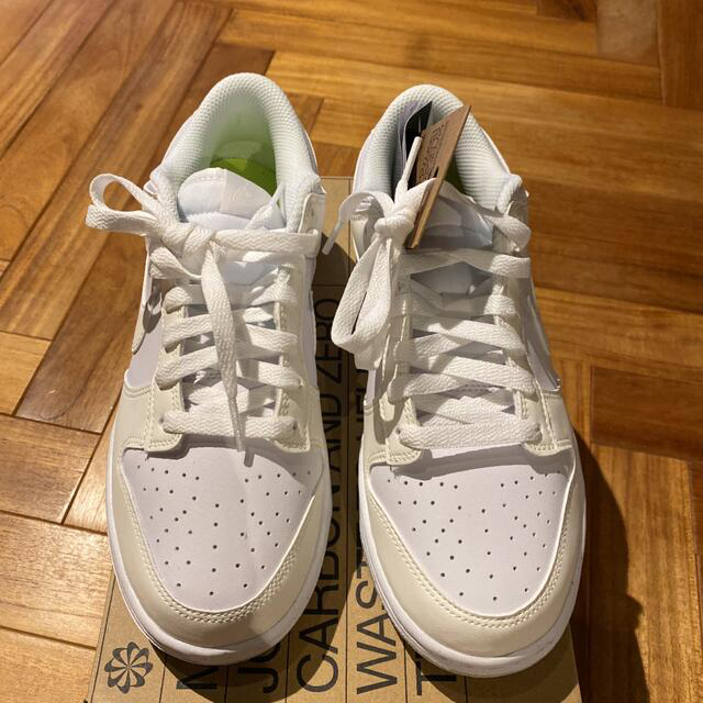 NIKE(ナイキ)のNIKE WMNS DUNK LOW NEXT NATURE SAIL  レディースの靴/シューズ(スニーカー)の商品写真