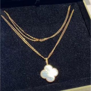 マザーオブパール ゴールドカラー ロングネックレスの通販|ラクマ マザーオブパール ゴールドカラー ロングネックレスの通販|ラクマ