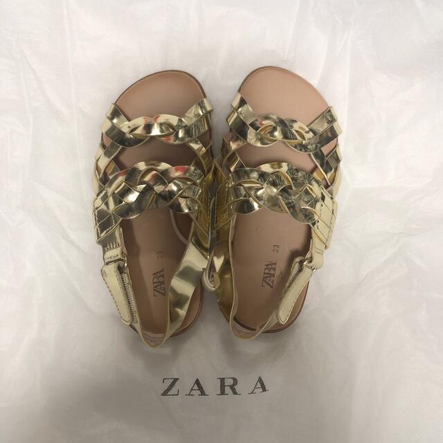 ZARA KIDS(ザラキッズ)のZARA サンダル　ゴールド　14センチ キッズ/ベビー/マタニティのベビー靴/シューズ(~14cm)(サンダル)の商品写真