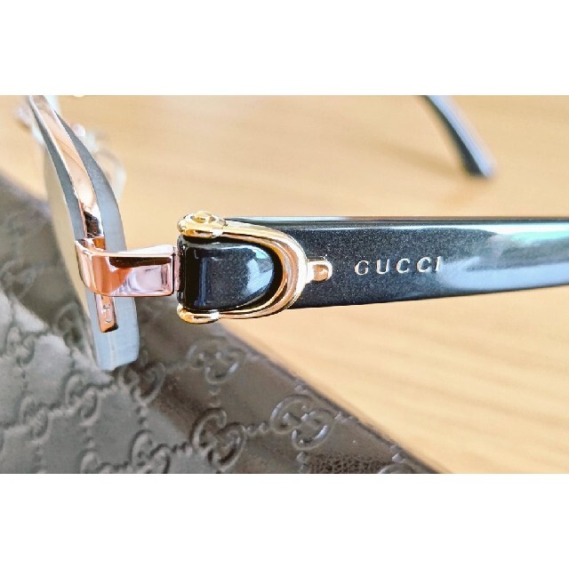 GUCCIレディース眼鏡　グッチメガネ　ブラックゴールドピンク