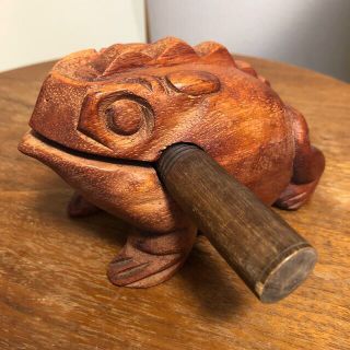 カエル ギロ おもちゃ 鳴き声 木魚の通販 by 白金花's shop|ラクマ