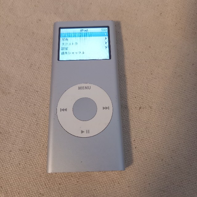 Apple(アップル)のApple iPodnano 第2世代 2GB シルバー スマホ/家電/カメラのオーディオ機器(ポータブルプレーヤー)の商品写真