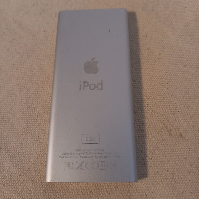 Apple(アップル)のApple iPodnano 第2世代 2GB シルバー スマホ/家電/カメラのオーディオ機器(ポータブルプレーヤー)の商品写真