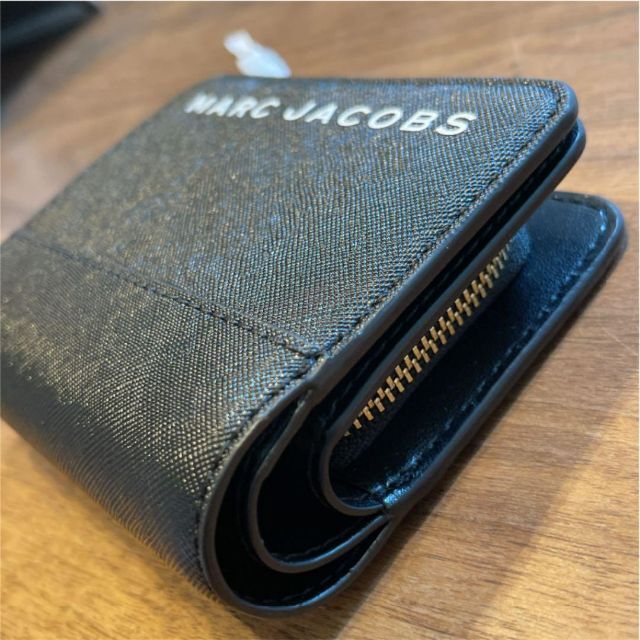 MARC JACOBS(マークジェイコブス)の◆新品◆MARC JACOBS マークジェイコブス 二つ折り財布 コンパクト レディースのファッション小物(財布)の商品写真