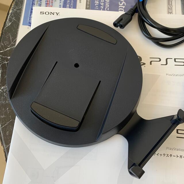 PlayStation(プレイステーション)のPS5 CFl-1100A01 ディスクドライブ搭載 エンタメ/ホビーのゲームソフト/ゲーム機本体(家庭用ゲーム機本体)の商品写真