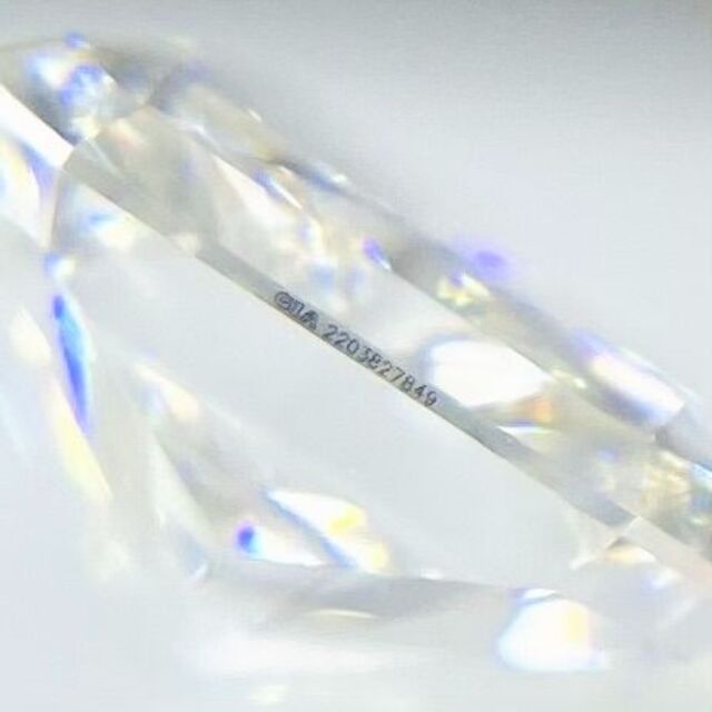 レキュタンギュラーカット！長方形 E/VS2/1.01ct/RT1332/GIA 7