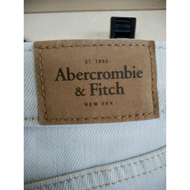Abercrombie&Fitch(アバクロンビーアンドフィッチ)のAbercrombie＆Fitch❗ブリーチデニムショートパンツ❗ レディースのパンツ(ショートパンツ)の商品写真