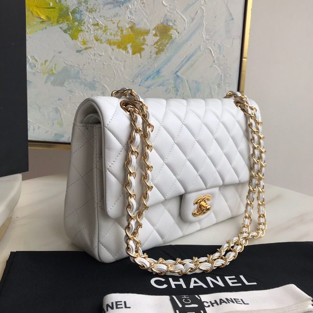 CHANEL - 【美品】CHANEL シャネル チェーンショルダーバッグ マトラッセ 白の通販 by カネギ's shop|シャネルならラクマ