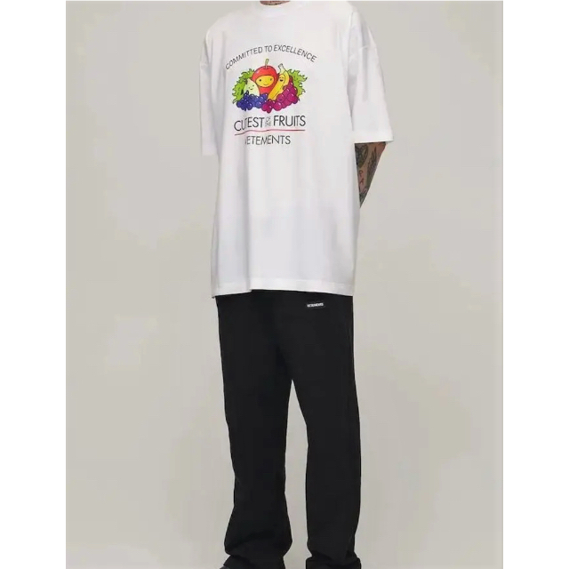 VETEMENTS CUTEST OF THE FRUITS LOGO Tシャツ 選べるサイズ展開 メンズ