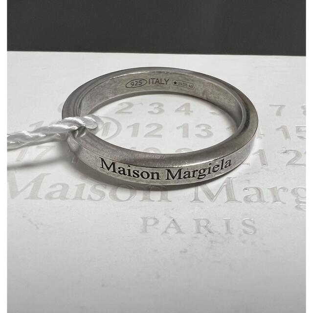 Maison Martin Margiela(マルタンマルジェラ)のS 新品 メゾンマルジェラ ロゴ リング 指輪 シルバー ロゴリング ブラッシュ メンズのアクセサリー(リング(指輪))の商品写真