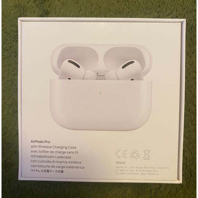 Apple(アップル)のAirPods Pro イヤフォン 正規品 スマホ/家電/カメラのオーディオ機器(ヘッドフォン/イヤフォン)の商品写真