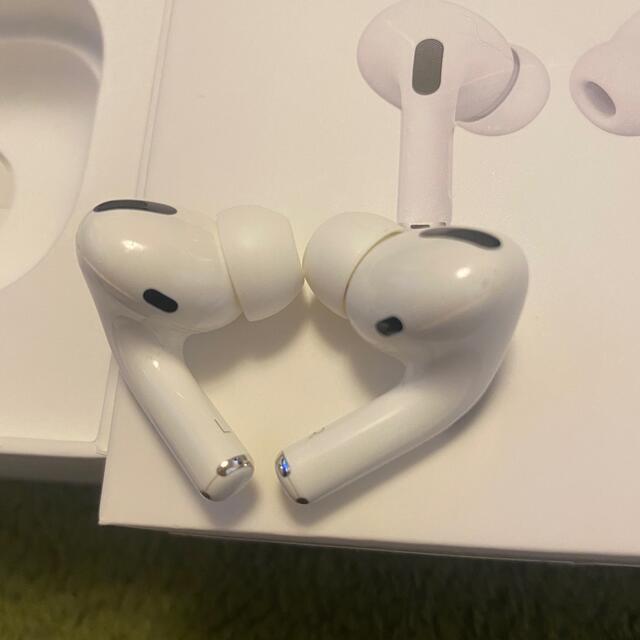 Apple(アップル)のAirPods Pro イヤフォン 正規品 スマホ/家電/カメラのオーディオ機器(ヘッドフォン/イヤフォン)の商品写真