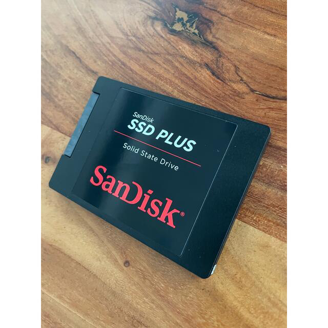SanDisk(サンディスク)のSanDisk サンディスクSSD 2TB 2.5インチ スマホ/家電/カメラのPC/タブレット(PC周辺機器)の商品写真