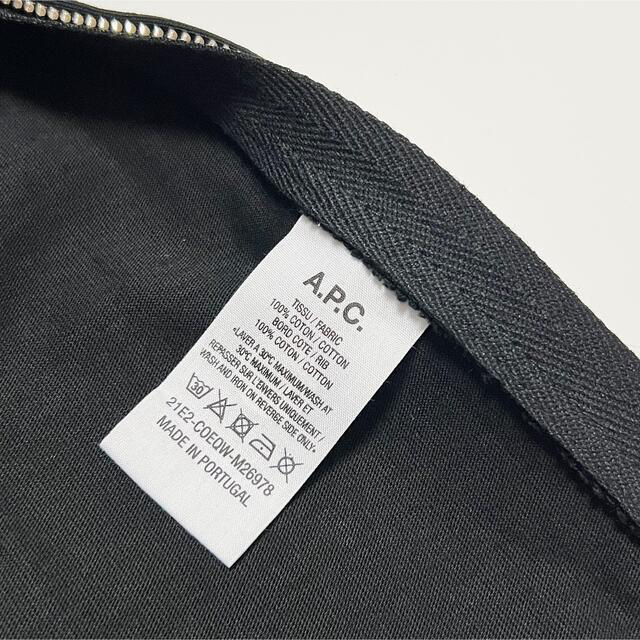 sacai(サカイ)のA.P.C. SACAI ロゴ Tシャツ 黒 アーペーセー サカイ Kiyo レディースのトップス(Tシャツ(半袖/袖なし))の商品写真