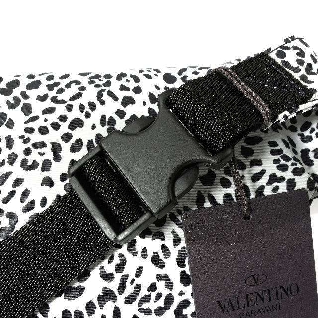 VALENTINO(ヴァレンティノ)の新品 2021AW Valentino ヒョウ柄 ベルトバッグ メンズのバッグ(ボディーバッグ)の商品写真