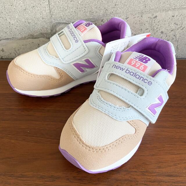 New Balance(ニューバランス)の【新品】16.5センチ ベージュ×パープル ニューバランス スニーカー キッズ キッズ/ベビー/マタニティのキッズ靴/シューズ(15cm~)(スニーカー)の商品写真