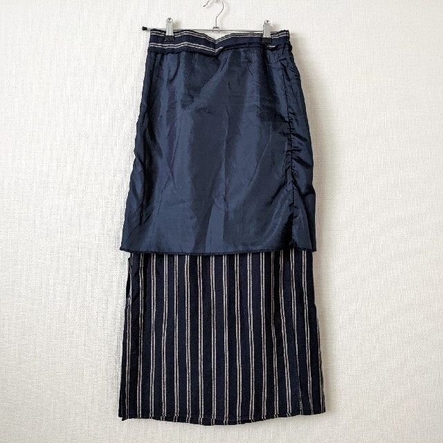 GU(ジーユー)のgu リネンブレンドストライプナロースカート（紺色） レディースのスカート(ロングスカート)の商品写真