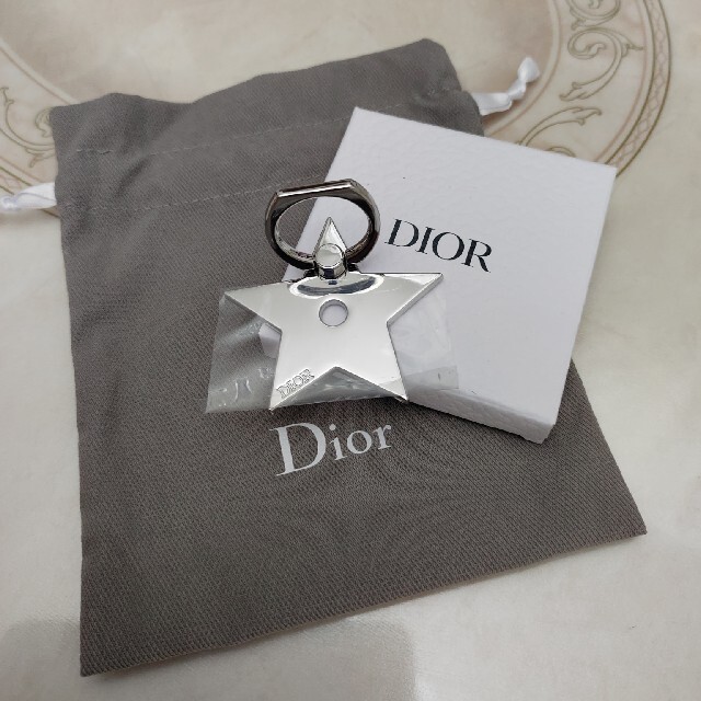 Dior(ディオール)のDiorスマホリング スマホ/家電/カメラのスマホアクセサリー(その他)の商品写真