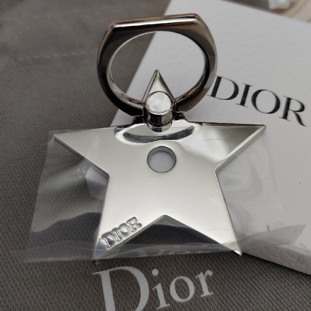 Dior(ディオール)のDiorスマホリング スマホ/家電/カメラのスマホアクセサリー(その他)の商品写真