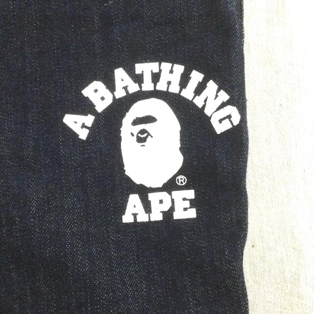 A BATHING APE(アベイシングエイプ)のA BATHING APE★タイトストレート★レディースデニム★ウエスト約75㎝ レディースのパンツ(デニム/ジーンズ)の商品写真