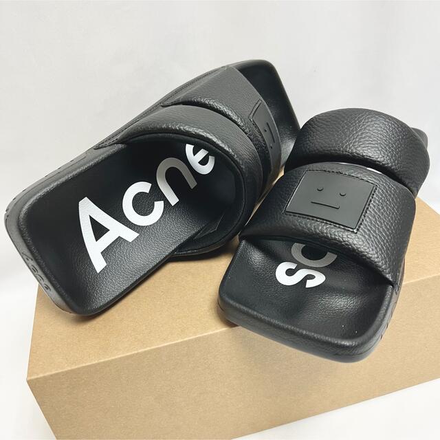 Acne Studios(アクネストゥディオズ)のACNE STUDIOS アクネ ロゴ フェイスパッチ サンダル 黒 Face メンズの靴/シューズ(サンダル)の商品写真