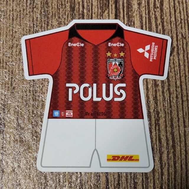 浦和レッズ 歴代ユニフォームデザインステッカー 2019年 スポーツ/アウトドアのサッカー/フットサル(記念品/関連グッズ)の商品写真
