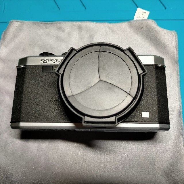 PENTAX MX-1 クラシックシルバー　デジタルカメラ スマホ/家電/カメラのカメラ(コンパクトデジタルカメラ)の商品写真