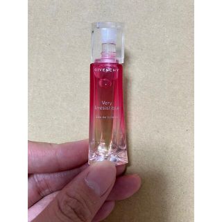 ジバンシィ(GIVENCHY)のGIVENCHY Very Irresistible オードトワレ　ミニ香水(香水(女性用))