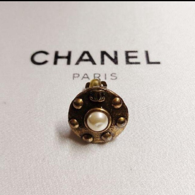 アクセサリーCHANEL　イヤリング　アンティーク調　ココマーク　パール　片耳