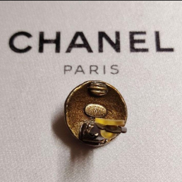 アクセサリーCHANEL　イヤリング　アンティーク調　ココマーク　パール　片耳