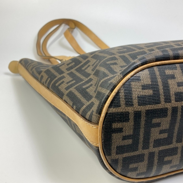 したシルエ FENDI - フェンディ FENDI ズッカ柄 バケツ型 トートバッグ