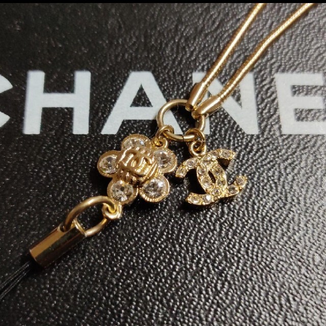 CHANEL(シャネル)のCHANEL　ストラップ　ココマーク　カメリア レディースのアクセサリー(チャーム)の商品写真