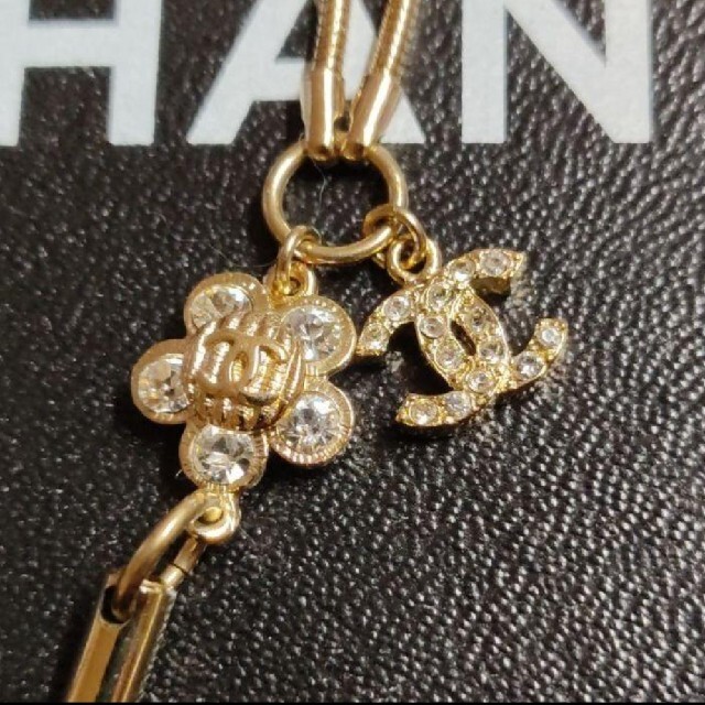 CHANEL(シャネル)のCHANEL　ストラップ　ココマーク　カメリア レディースのアクセサリー(チャーム)の商品写真