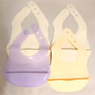 ベビービョルン(BABYBJORN)のティーレックス☆スマートビブ4枚セット☆シリコン製で柔らかいお食事エプロン(お食事エプロン)