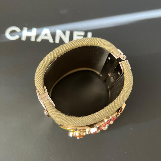 CHANEL(シャネル)のChanel 限定　バングル レディースのアクセサリー(ブレスレット/バングル)の商品写真