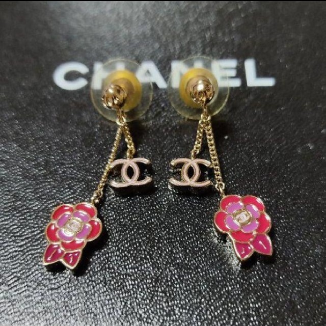 CHANEL(シャネル)のCHANEL　ピアス　ココマーク　カメリア レディースのアクセサリー(ピアス)の商品写真