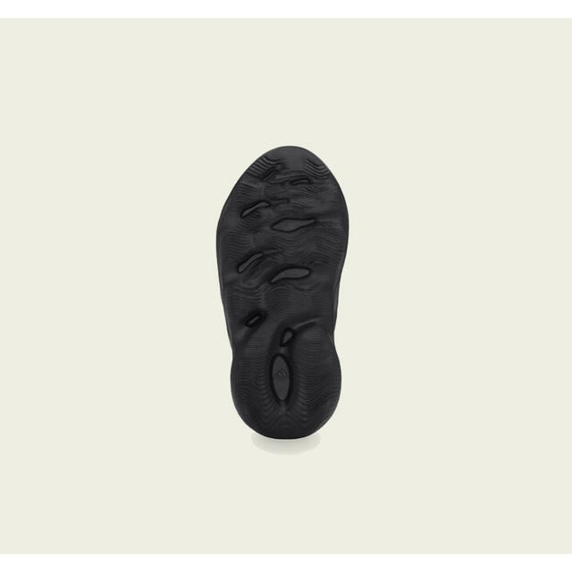 adidas(アディダス)のadidas INFANTS YEEZY Foam Runner "Onyx" キッズ/ベビー/マタニティのキッズ靴/シューズ(15cm~)(サンダル)の商品写真