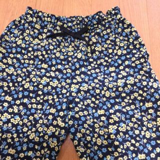 GU - ジーユー キッズ小花柄パンツ130の通販 by てん's shop|ジーユー