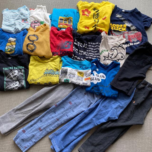 UNIQLO(ユニクロ)の男の子90〜100サイズ服19点まとめ売り キッズ/ベビー/マタニティのキッズ服男の子用(90cm~)(Tシャツ/カットソー)の商品写真