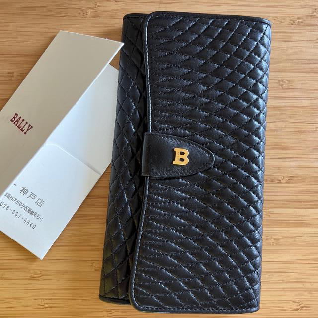 Bally(バリー)のBarry バリー　長財布　ブラック　ゴールド　キルティング　10万円 レディースのファッション小物(財布)の商品写真