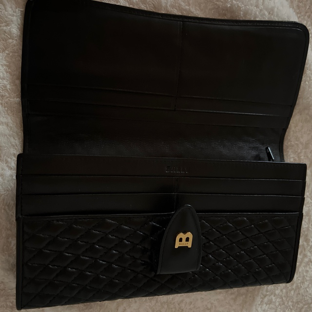 Bally(バリー)のBarry バリー　長財布　ブラック　ゴールド　キルティング　10万円 レディースのファッション小物(財布)の商品写真